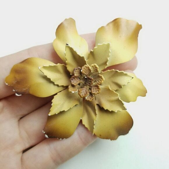 Vintage Big Earth Tone Enamel Flower Brooch, Fall Colors, Tan Brown Cream - Picture 5 of 6